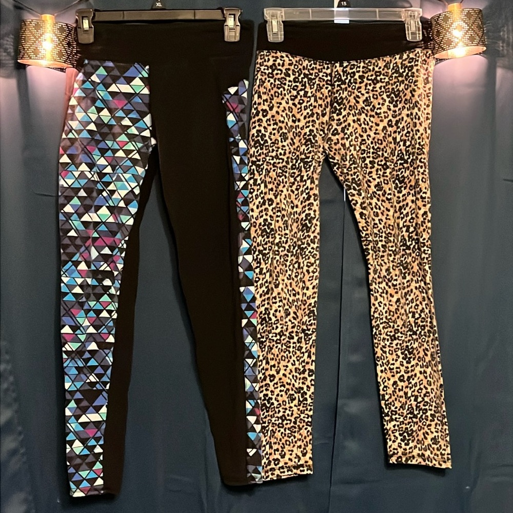 Juniors/Teens 2 pair of So yoga pants.